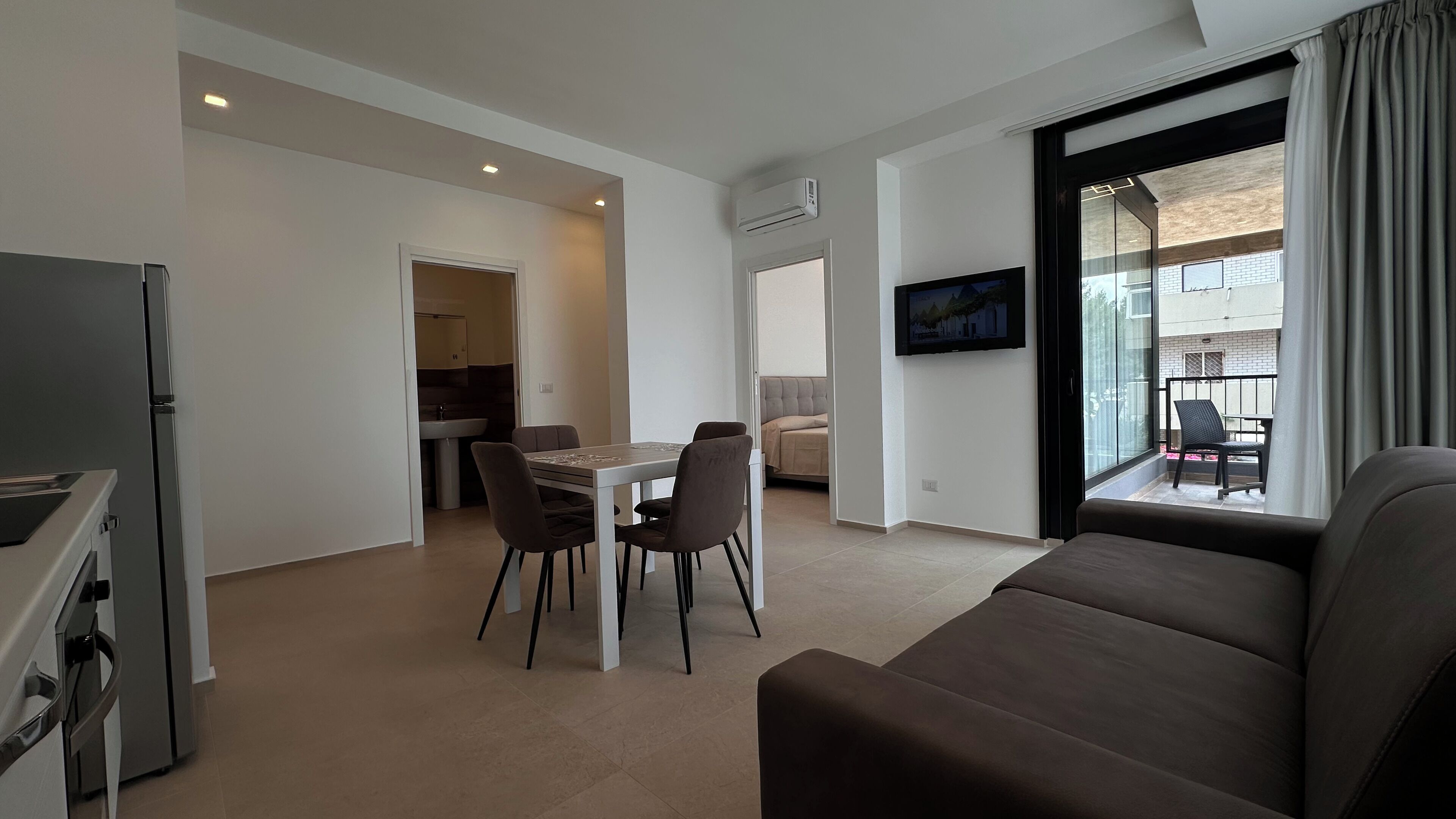 华丽公寓式客房, 1 张大床和 1 张沙发床, 花园景观, 花园 | 起居区 | 平板电视