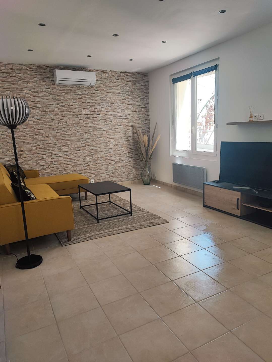 Een flatscreentelevisie