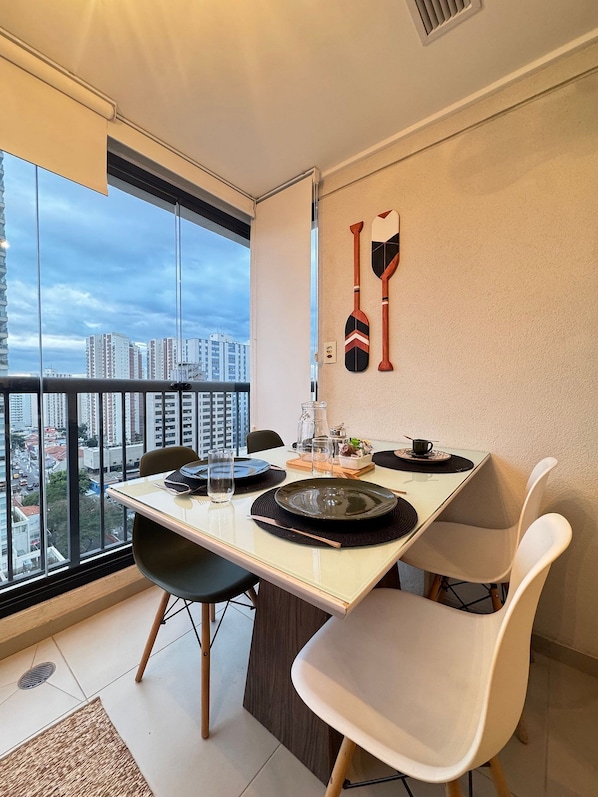 Basic Apartment | Dining