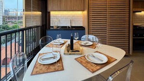 Apartemen Premier | Tempat makan