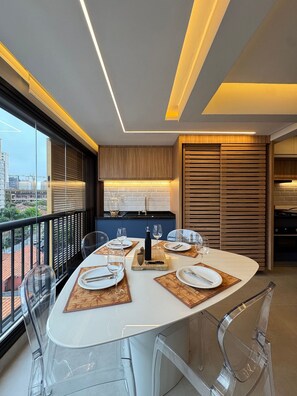 Premier Apartment | Dining