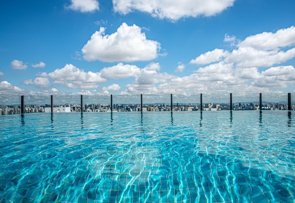 Outdoor pool - Charmosos Studios no coração de Sampa (São Paulo)