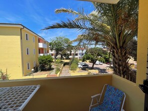 Hus, 2 soverom, balkong, hageutsikt | Terrasse/patio