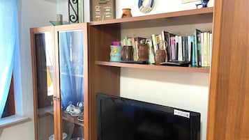 House, 2 Bedrooms, Balcony, Garden View | Interior