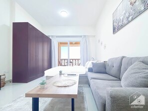 Living room - Luxury Studio With Balcony&beach View at RAK (Ras Al Khaimah)