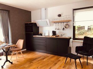 Fridge, microwave, oven, stovetop - Genießen Sie Einen Entspannten Aufenthalt in Unserem Ferienhaus in Hornbostel (Wietze)