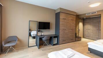 Quadruple Room | Soundproofing, free WiFi, bed sheets