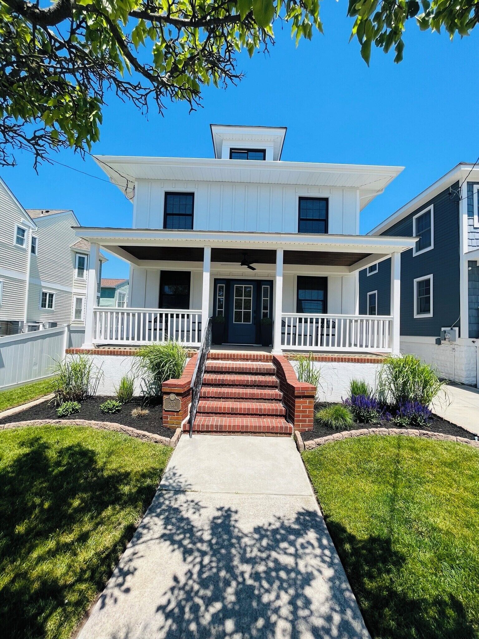 2 blocks to the beach & boardwalk! Pet friendly! Newly renovated!