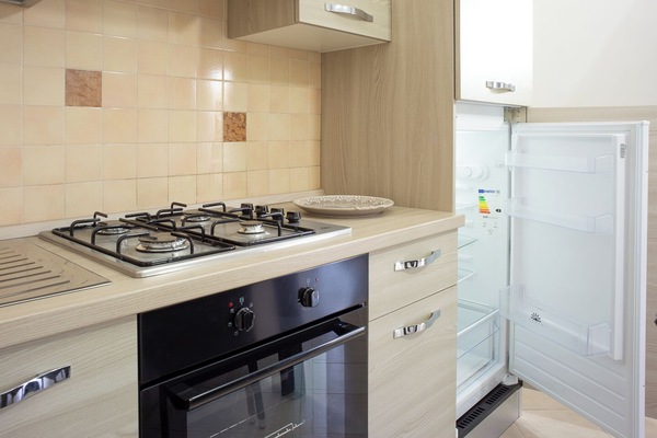 Frigorifero, forno, piano cottura, macchina per tè/caffè