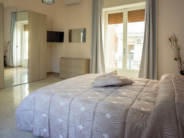 3 bedrooms, iron/ironing board, travel cot, free WiFi