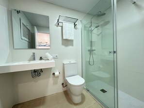 Douche, serviettes fournies