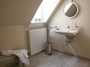 Bathroom - RetroNest
 (Bad Ems)