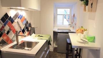 Cookware/dishes/utensils