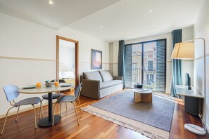 高級公寓, 2 間臥室, 城市景 | 客廳 | 40   吋平面電視連有線電視頻道