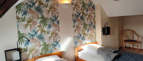 2 dormitorios, tabla de planchar con plancha, cuna de viaje y wifi