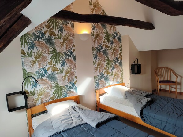 2 bedrooms, iron/ironing board, travel cot, WiFi