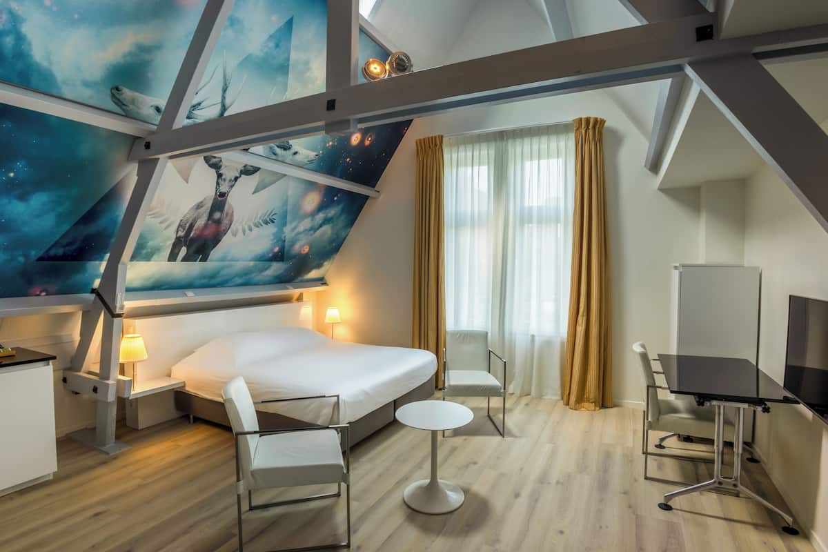 Deluxe Triple Room, Private Bathroom, City View | Desk, blackout curtains, soundproofing, free WiFi