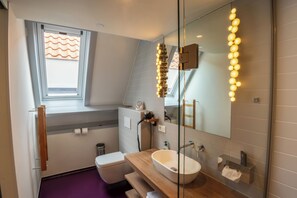 Deluxe Triple Room, Private Bathroom, City View | Bilik Mandi