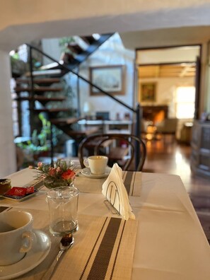 Free daily self-service breakfast - Alto Chacras Cottage (Chacras de Coria)