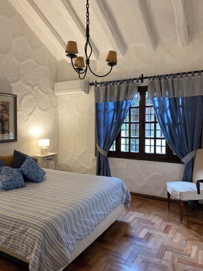 Kahden hengen standard-huone, patio | Tallelokero huoneessa, ilmainen Wi-Fi