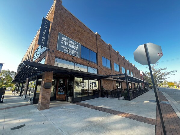 Exterior - NEW! Executive 2BR Home, Huge Yard, 1.5 mi to ACD Museum, 15 mi to Fort Wayne (Auburn)