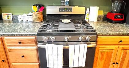 NEW! Executive 2BR Home, Huge Yard, 1.5 mi to ACD Museum, 15 mi to Fort Wayne