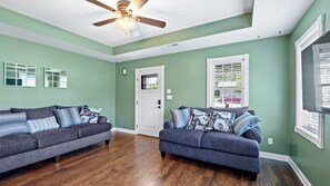 Smart TV - NEW! Executive 2BR Home, Huge Yard, 1.5 mi to ACD Museum, 15 mi to Fort Wayne (Auburn)