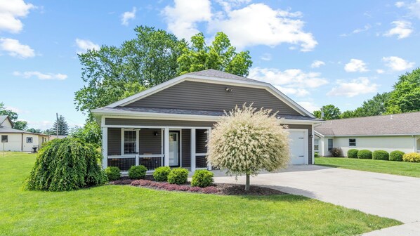 Exterior - NEW! Executive 2BR Home, Huge Yard, 1.5 mi to ACD Museum, 15 mi to Fort Wayne (Auburn)