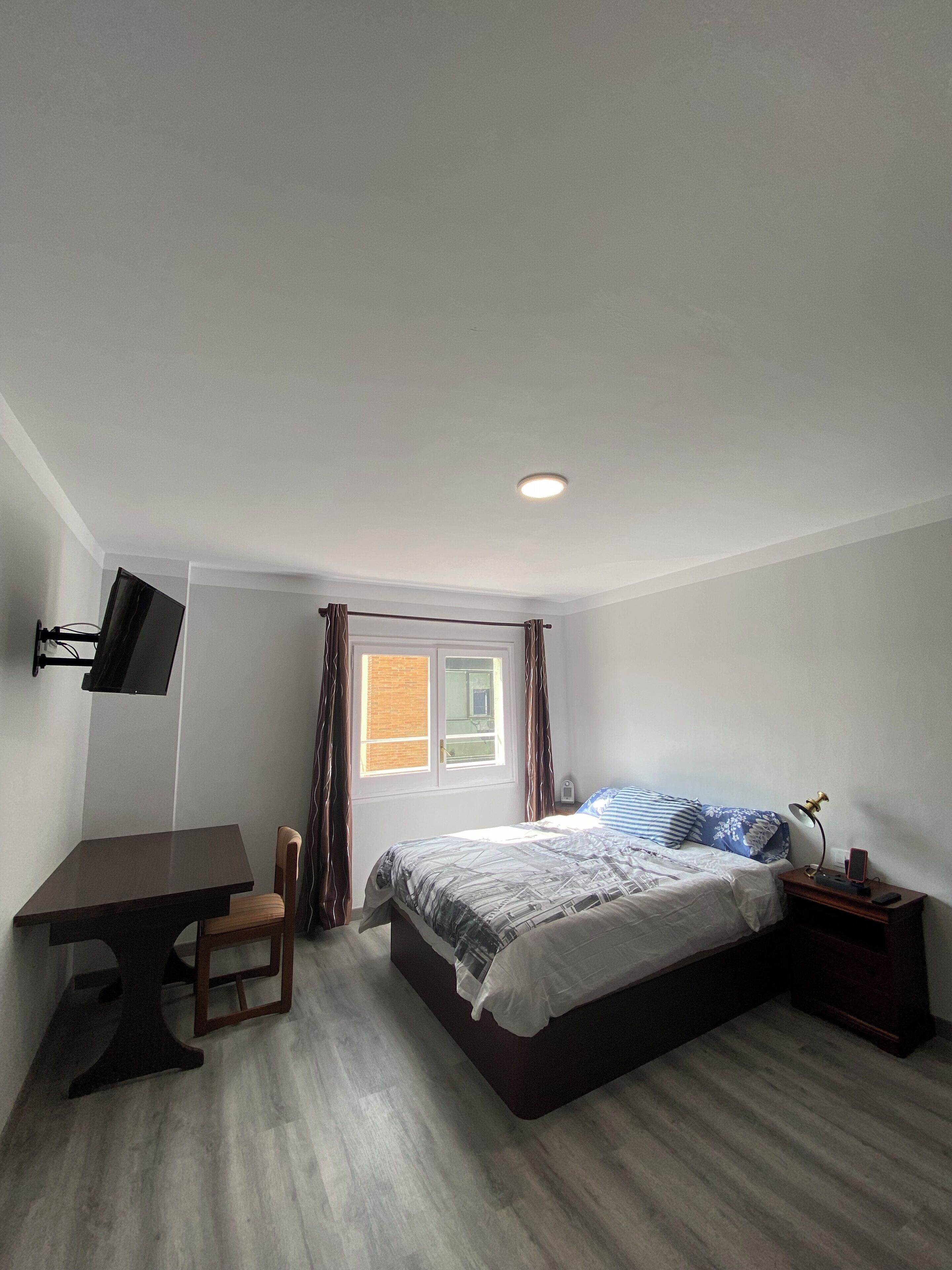 9 habitaciones y caja de seguridad en la habitación 