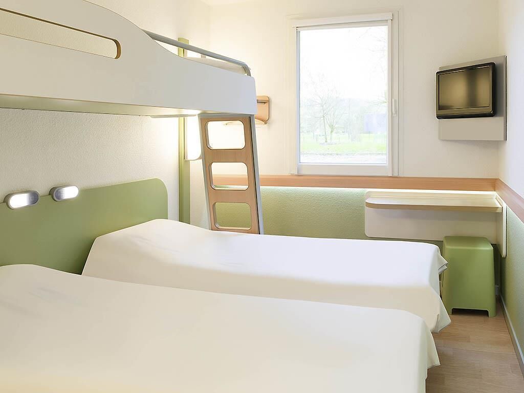 Habitación triple económica, 3 camas individuales, para no fumadores | Ropa de cama hipoalergénica y escritorio 