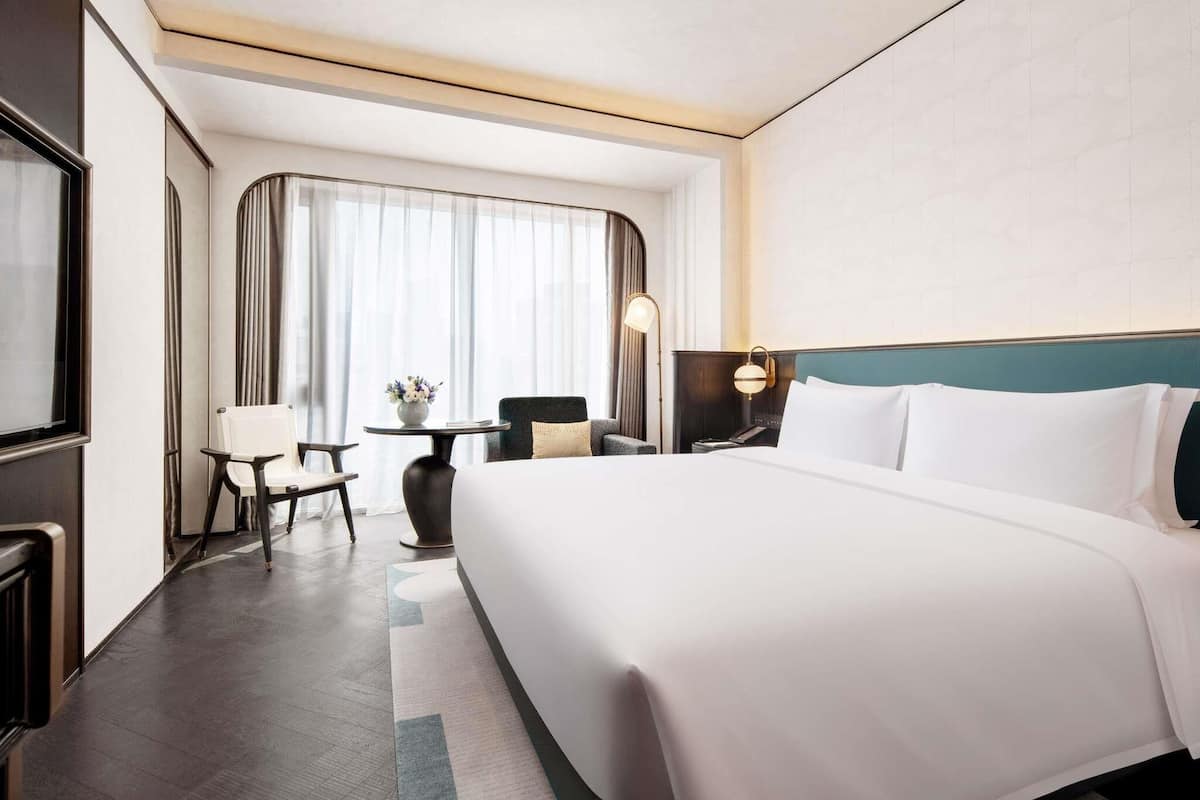 In-room safe, desk, WiFi (free), bed sheets