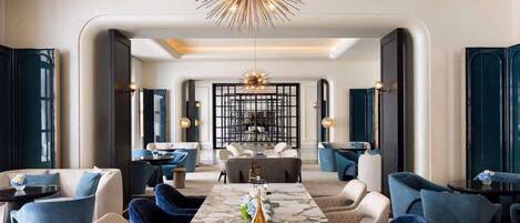 Bar (trong khuôn viên)