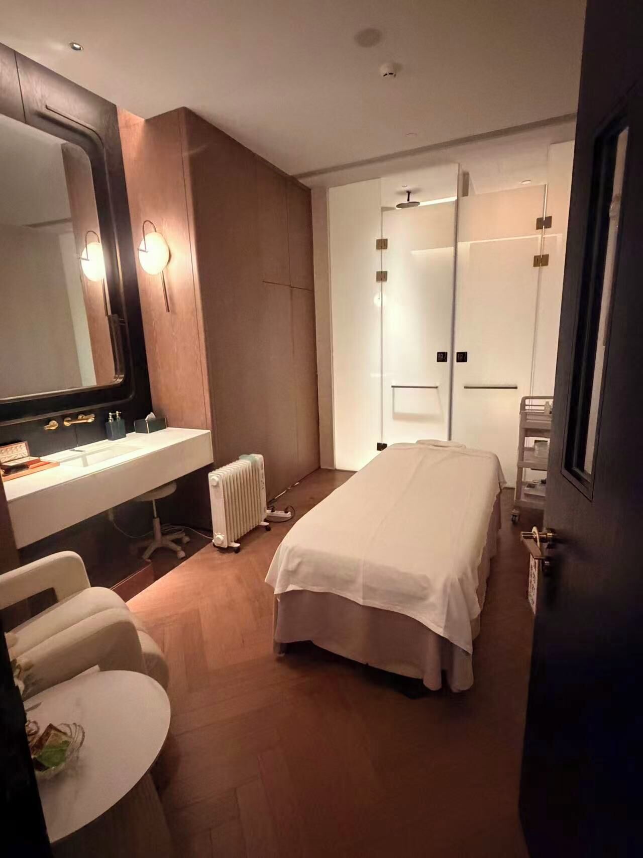 Luxe kamer, 1 kingsize bed, uitzicht op stad | Spabad buiten