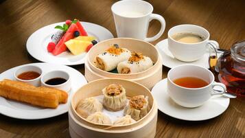 Daily buffet breakfast (CNY 188 per person)