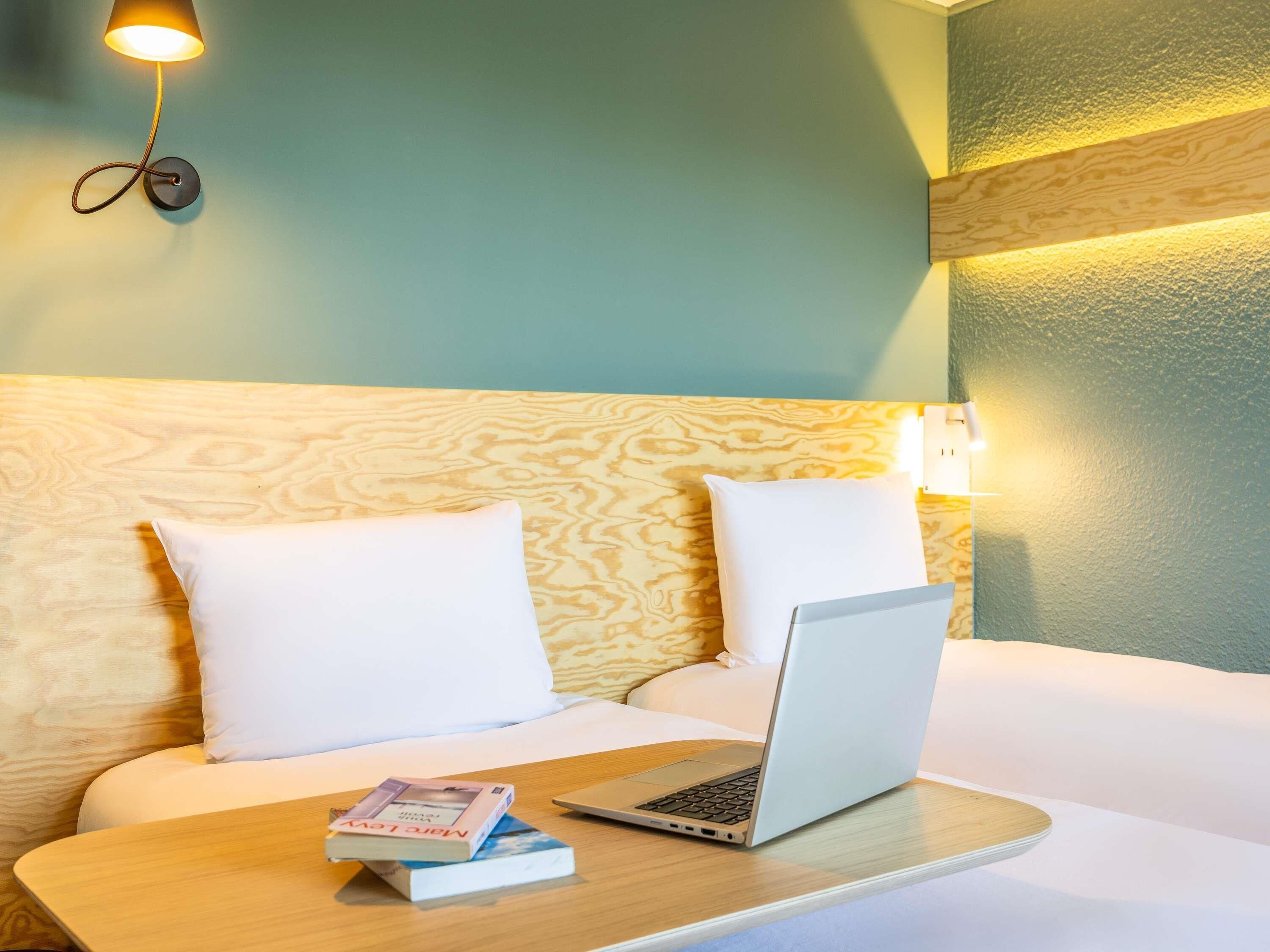 Habitación, 2 camas individuales | Insonorización y ropa de cama 