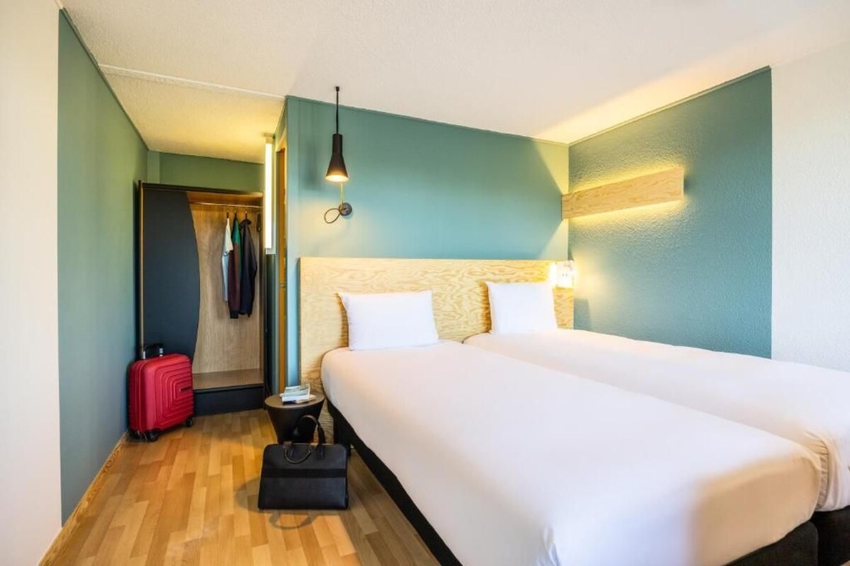 Habitación económica, 2 camas individuales | Sistema de insonorización y ropa de cama
