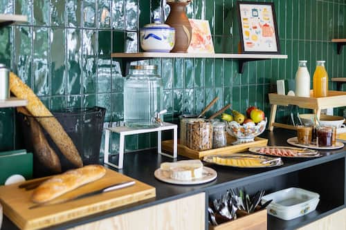 Buffet déjeuner servi tous les jours en supplément