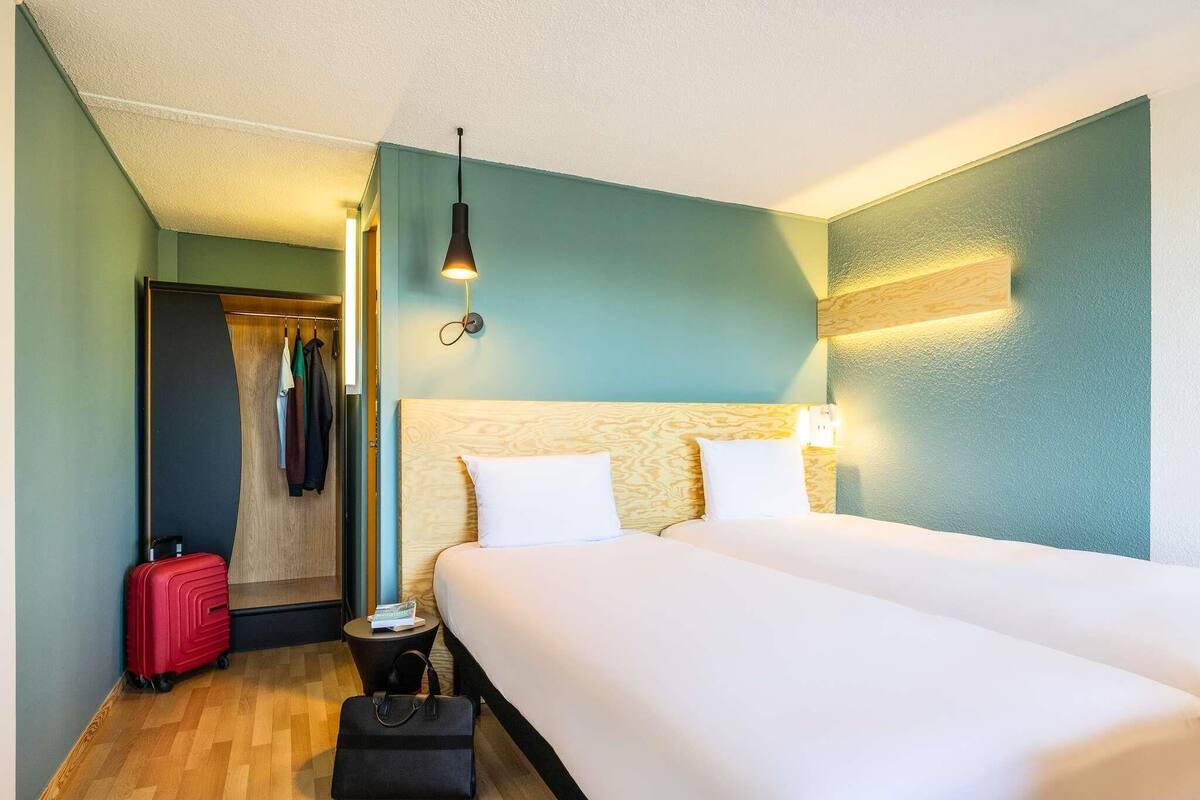 Habitación económica, 2 camas individuales | Sistema de insonorización y ropa de cama