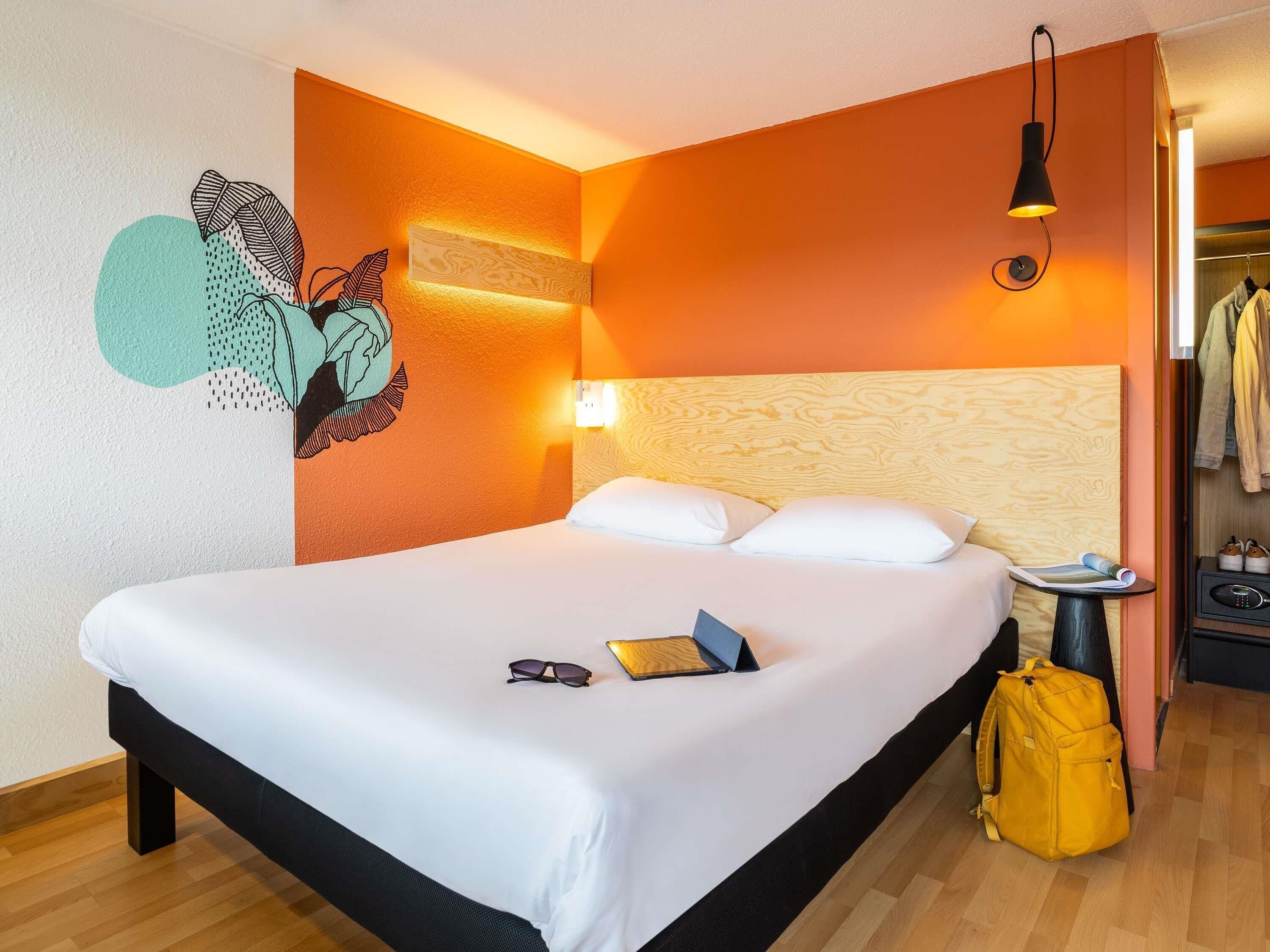 Chambre 1 Lit Double Supérieure | Soundproofing, bed sheets