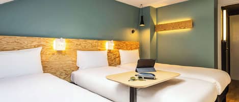 Habitación familiar, 3 camas individuales (Greet) | Sistema de insonorización y ropa de cama