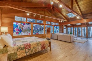 4 bedrooms, desk, iron/ironing board, WiFi