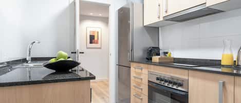 Superior-Apartment | Eigene Küche | Großer Kühlschrank, Mikrowelle, Ofen, Herdplatte