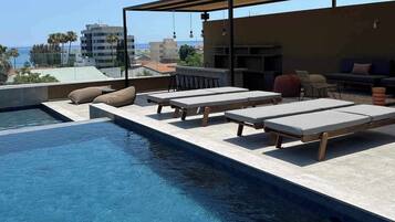Outdoor pool, open 7:00 AM to 9:00 PM, pool loungers