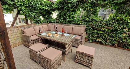 Haus am Wald 
Ruhig gelegene Ferienwohnung im OG mit großem Garten