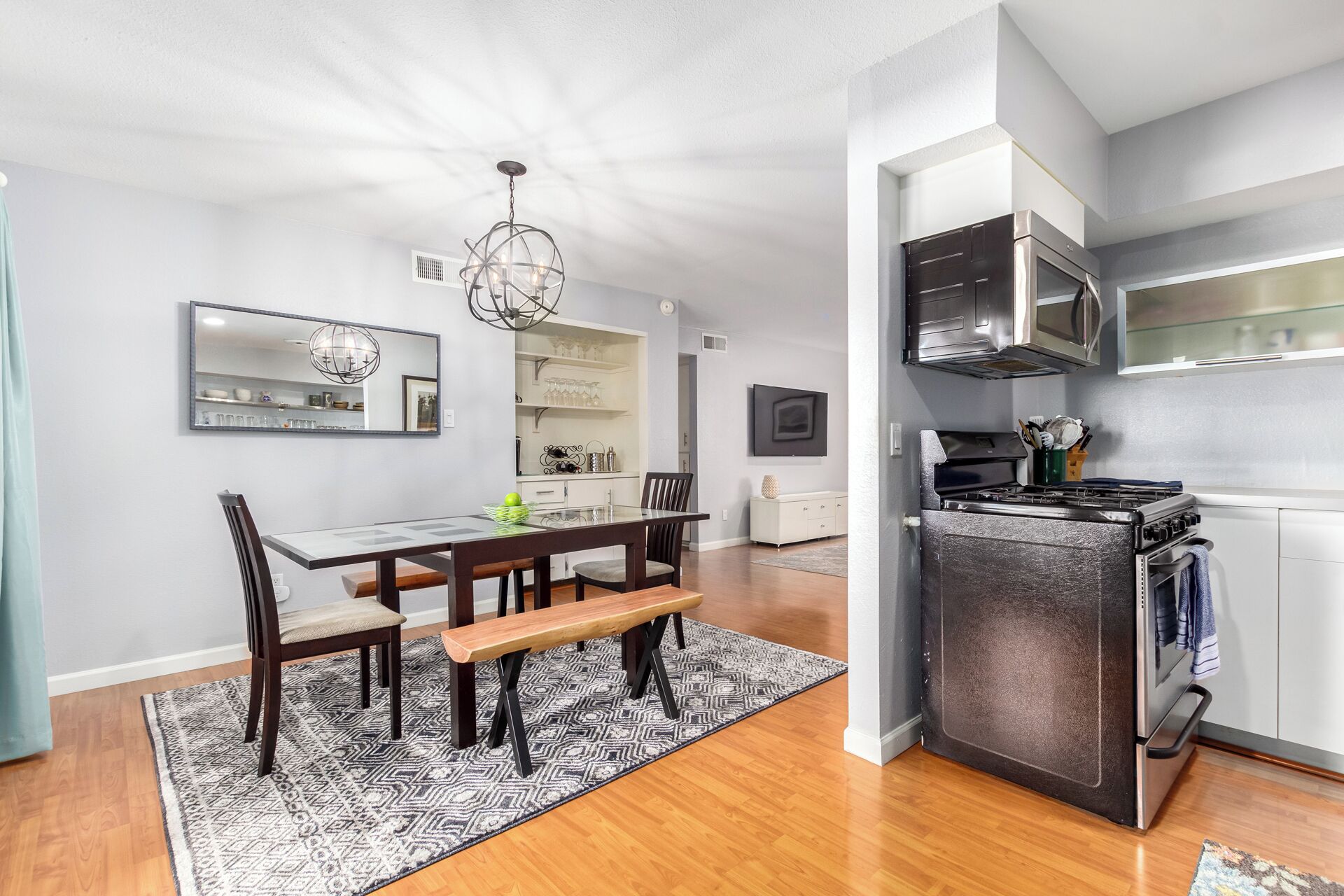 Frigorífic, microones, forn i placa de cuina 