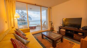 Apartment | Wohnbereich | 40-Zoll-Fernseher mit Kabelempfang