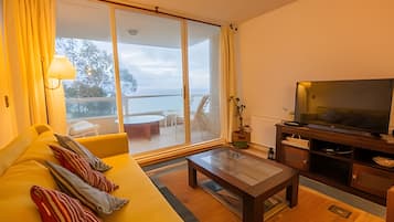 Apartment | Living area | 40-inch TV with cable channels