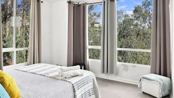 Apartment | Premium bedding, WiFi (free), bed sheets