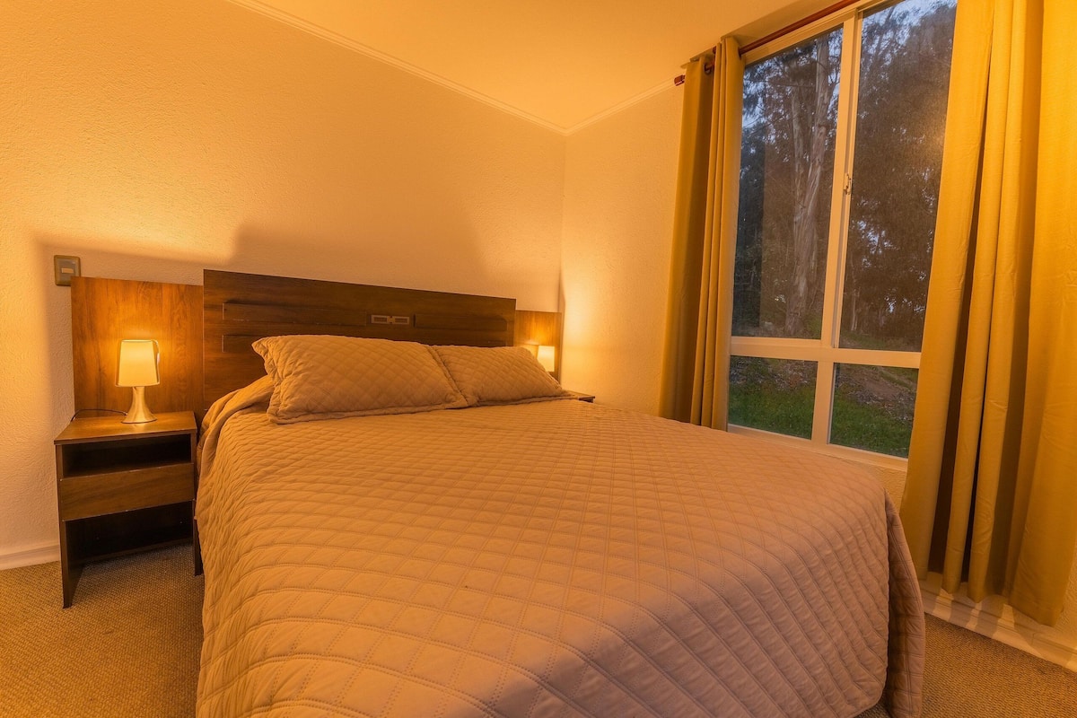 Apartment | Premium bedding, free WiFi, bed sheets