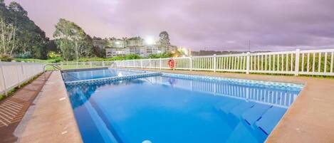 En sÀsongsöppen utomhuspool